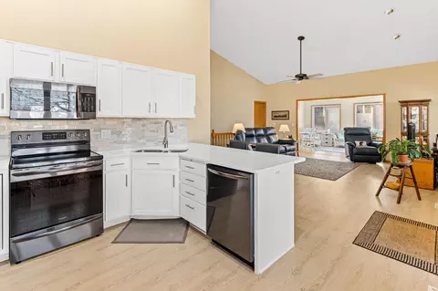 834 Wescott Sq, Eagan, MN 55123