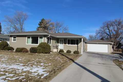1208 24th Ave S, Moorhead, MN 56560
