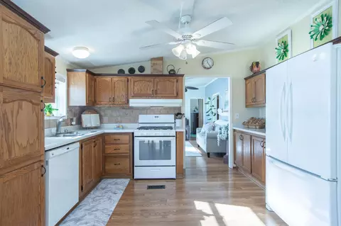 Kitchen - 9646 Crescent Bay Rd, Brainerd, MN 56401 photo 5 of 7