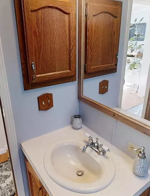 Bath - 9646 Crescent Bay Rd, Brainerd, MN 56401 photo 2 of 5