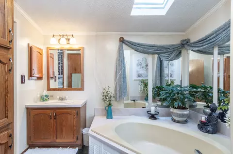 Bath - 9646 Crescent Bay Rd, Brainerd, MN 56401 photo 3 of 5