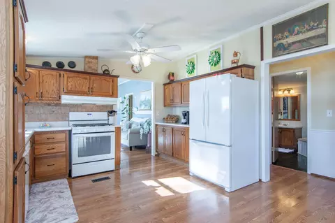 Kitchen - 9646 Crescent Bay Rd, Brainerd, MN 56401 photo 3 of 7