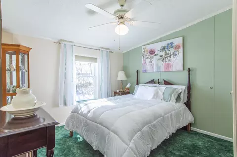Bedroom - 9646 Crescent Bay Rd, Brainerd, MN 56401 photo 6 of 10