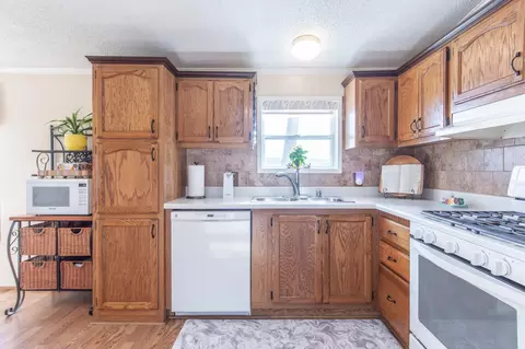Kitchen - 9646 Crescent Bay Rd, Brainerd, MN 56401 photo 2 of 7