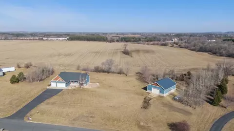 642 Roberts Ln, Hudson, WI 54016