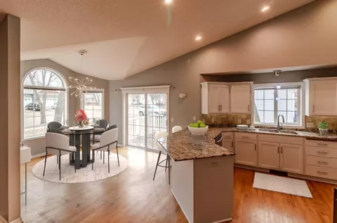 611 Oakwood Dr, Saint Cloud, MN 56304