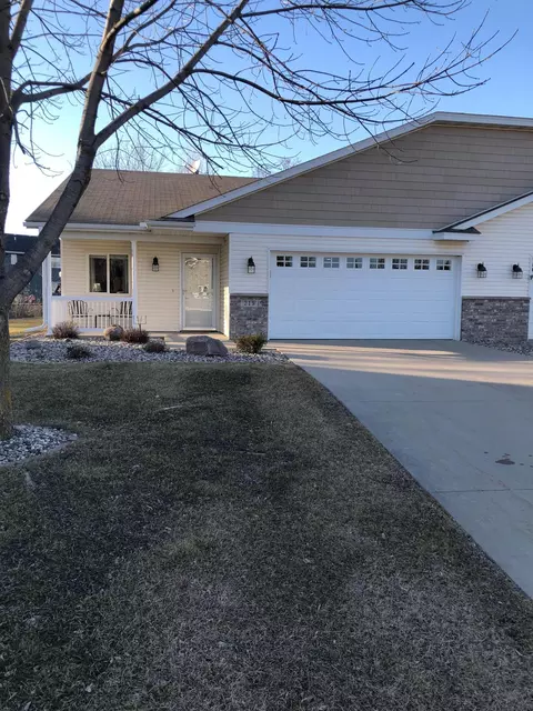 215 Morning Dr, Mayer, MN 55360