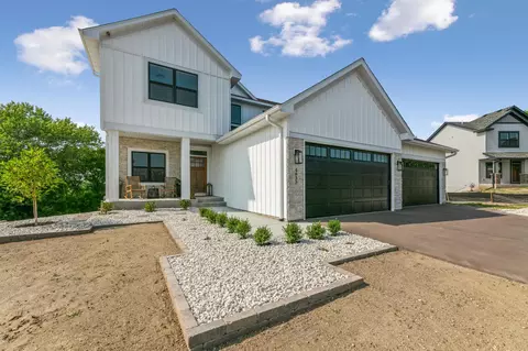 4833 Maple St, Rockford, MN 55373