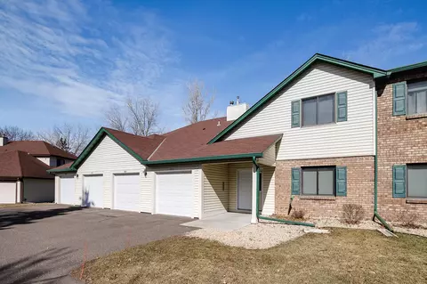 967 Heritage Ct E #202, Vadnais Heights, MN 55127