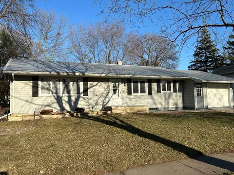 721 Mowbray St, Stewart, MN 55385