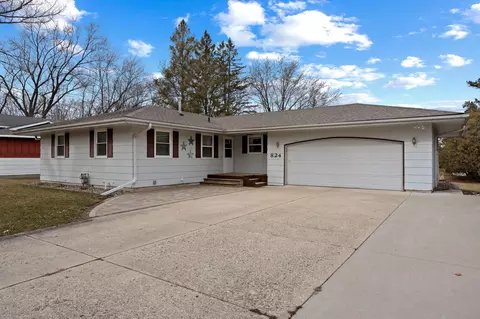 824 E University St, Owatonna, MN 55060