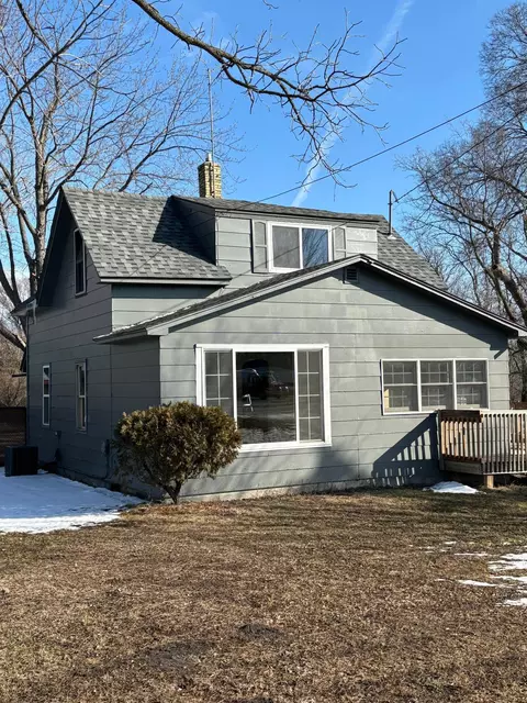 8439 Center St, Clear Lake, MN 55319