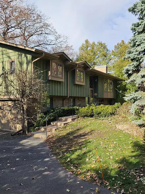2195 Acorn Rd, Roseville, MN 55113