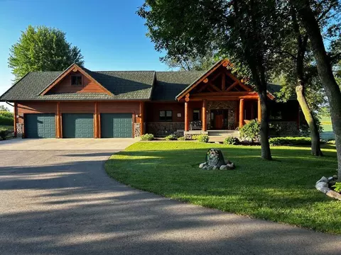 6761 20th St SW, Howard Lake, MN 55349