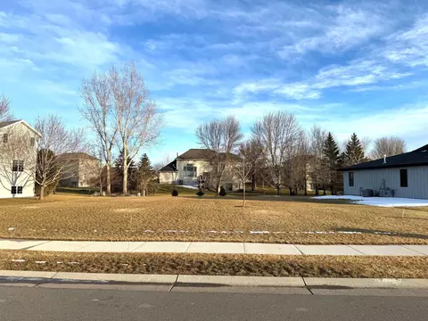 2118 Tamarack Dr, Saint Cloud, MN 56301