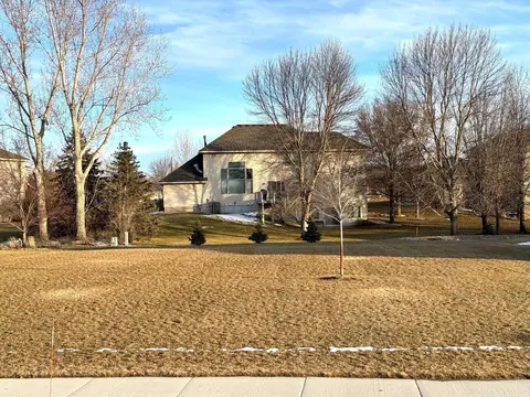 2118 Tamarack Dr, Saint Cloud, MN 56301 photo 2
