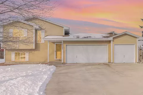 16023 Excelsior Dr, Rosemount, MN 55068