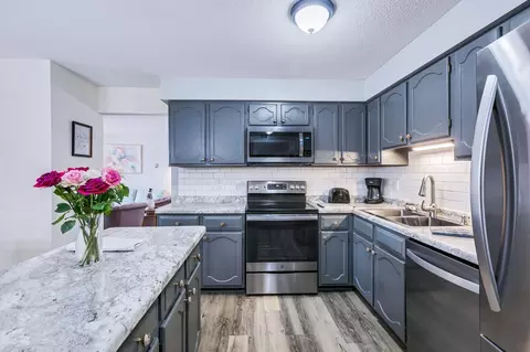 2670 Oxford St N #227, Roseville, MN 55113