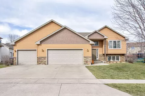 6400 Shetland Dr NW, Rochester, MN 55901