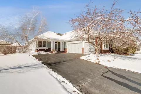 15757 Cobblestone Lake Pkwy, Apple Valley, MN 55124