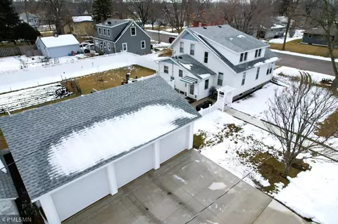 611 S 9th St, Bird Island, MN 55310