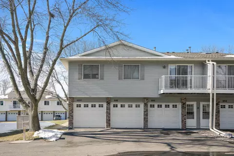 1000 Pond View Ct, Vadnais Heights, MN 55127