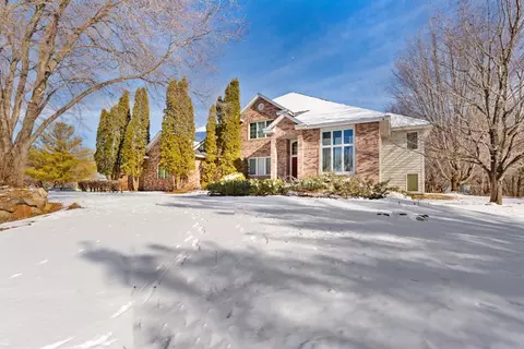 2706 Meadowrose Blvd, Saint Cloud, MN 56301