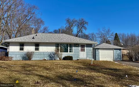 2323 Navajo Rd, North Saint Paul, MN 55109