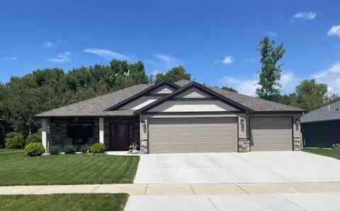730 Pebble Creek Dr, Saint Cloud, MN 56303