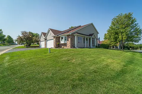 14304 Savanna Oaks Dr, Savage, MN 55378
