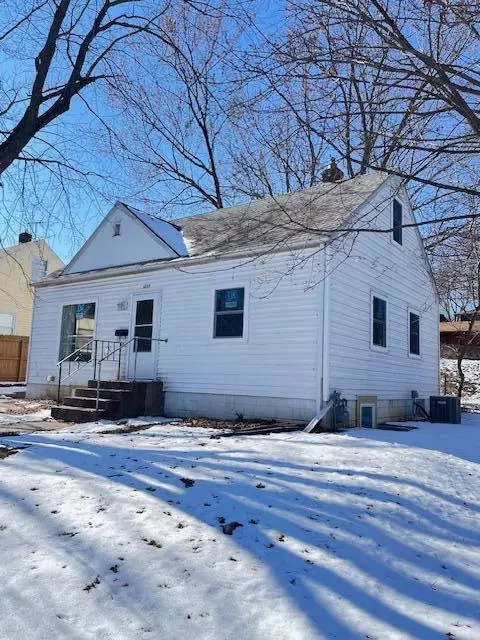 1055 Loeb St, Saint Paul, MN 55117
