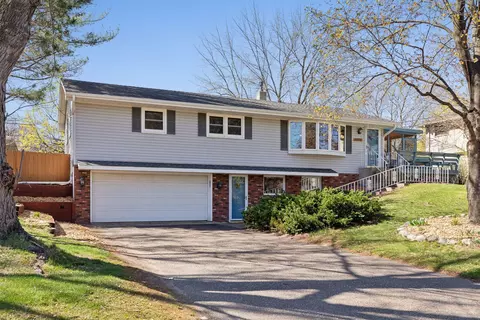 1114 Brooks Ave W, Roseville, MN 55113