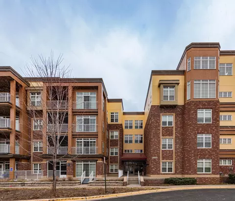 2550 38th Ave NE #410, Saint Anthony, MN 55421