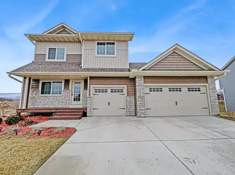 908 Burton Cir, Montrose, MN 55363