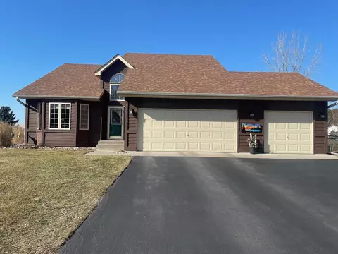 115 Clyde Hanson Dr, Hammond, WI 54015