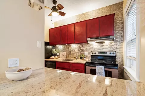 391 Laurel Ave #103, Saint Paul, MN 55102