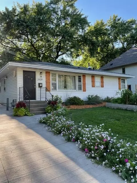 2929 Ewing Ave N, Robbinsdale, MN 55422