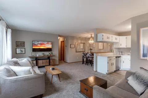 7610 15th Street Ln N, Oakdale, MN 55128