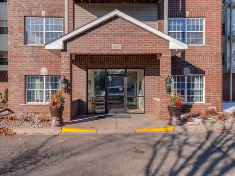 2231 Penn Pl #308, North Saint Paul, MN 55109