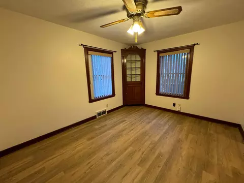 509 Kendall St, Marshall, MN 56258 photo 2