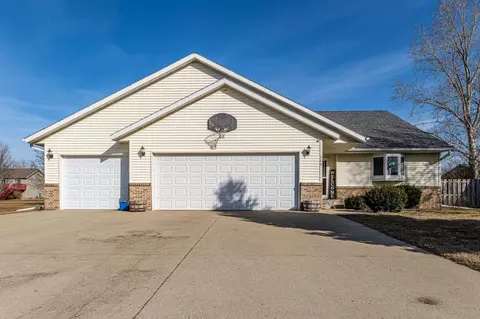 809 S Geinitz Ave, Litchfield, MN 55355