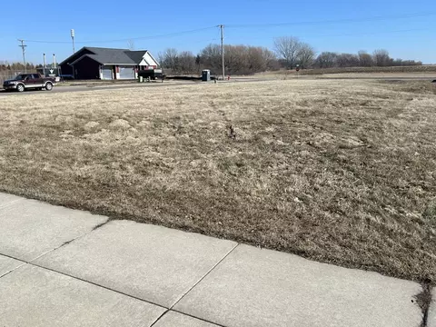 395 Hickory Ln NE, Owatonna, MN 55060