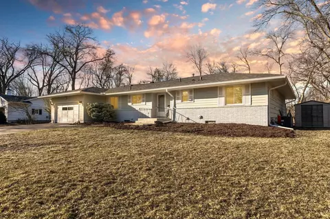 7150 Green Valley Rd, Golden Valley, MN 55427