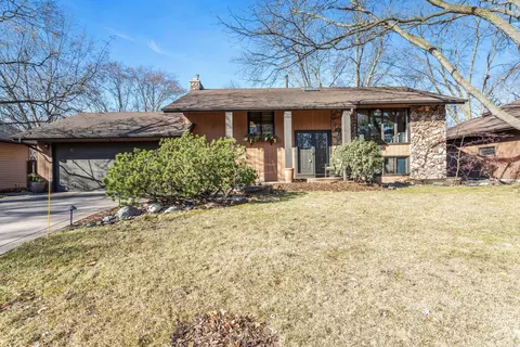 6170 Briardale Ct NE, Fridley, MN 55432