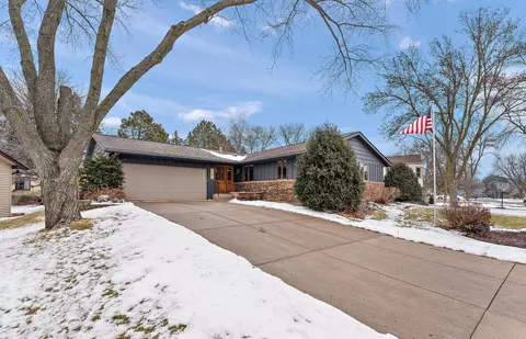 1765 Evergreen Dr, Woodbury, MN 55125