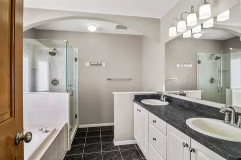 Bath - 4195 Granite Ct, Eagan, MN 55123 photo 3 of 4