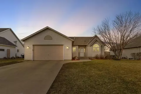 130 Allen Ln, Faribault, MN 55021
