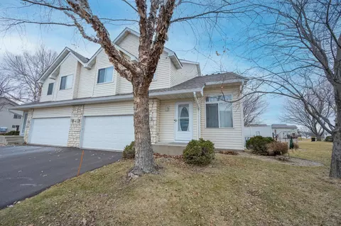 1636 Lexington Ln, Shakopee, MN 55379