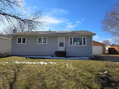510 Carlson St, Marshall, MN 56258