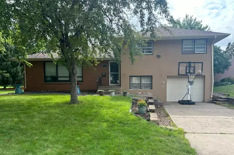 641 Cresthaven Dr, South Saint Paul, MN 55075